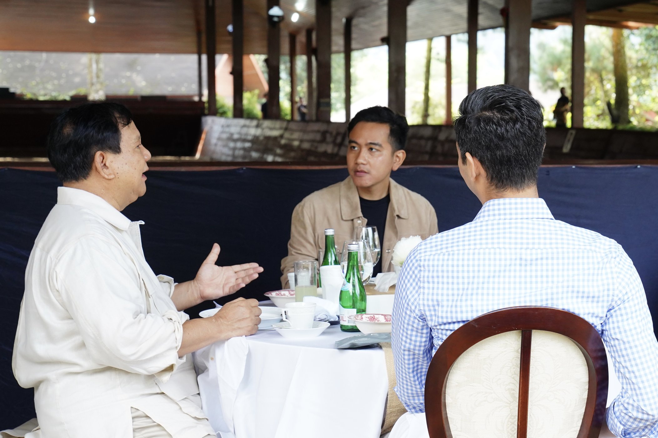 Unggah Foto Makan Bareng 4 Bakal Capres, Gibran Tegaskan tidak Ada Politik Meja Makan