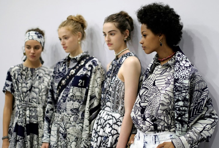 Mirip Batik, Intip Koleksi Terbaru Dior dan Louis Vuitton