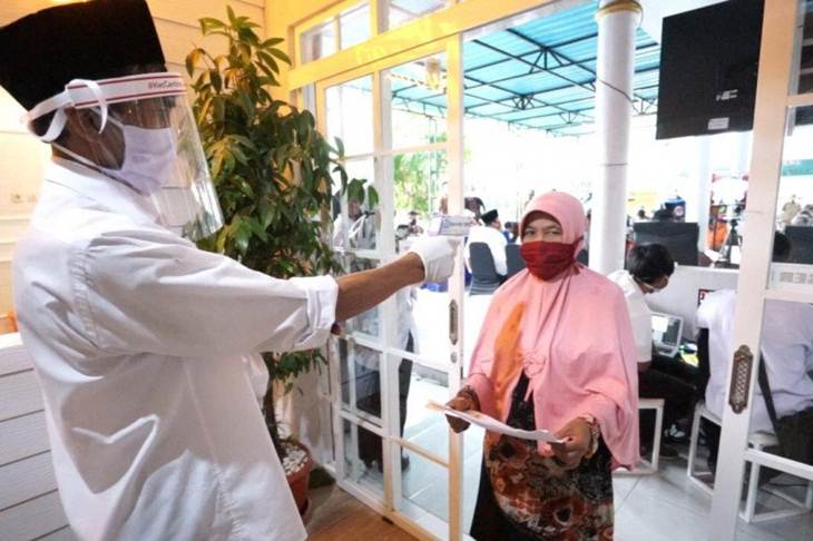 Skenario "new normal" bidang pelayanan publik di Desa Genteng Wetan, Banyuwangi. (ANTARA/HO Humas Pemkab Banyuwangi/nov)