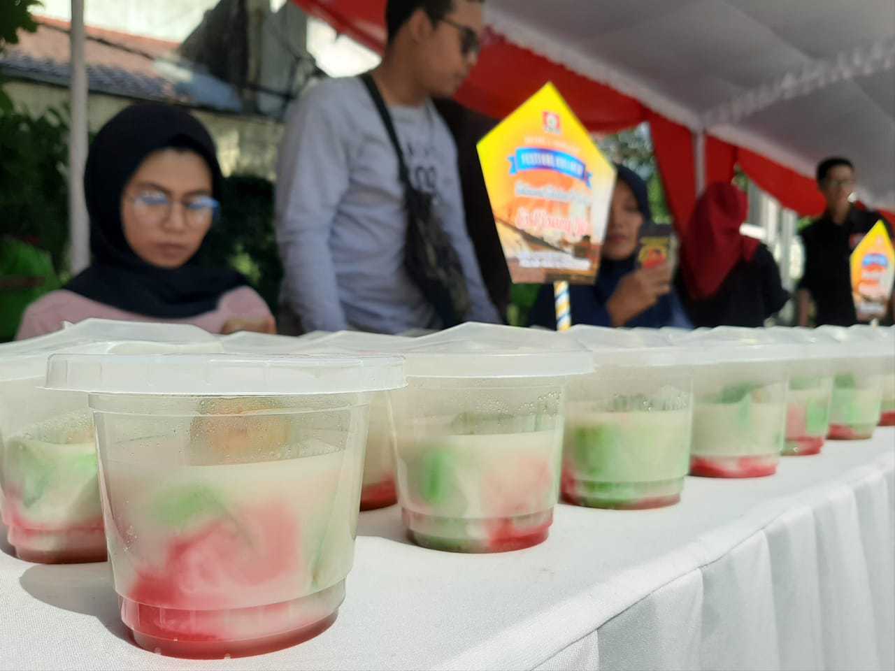 Makanan Pisang Ijo khas Makasar dalam Festival Kuliner Sulawesi Selatan di Loji Gandrung, Solo, Jawa Tengah, Minggu (10/11). (MP/Ismail)
