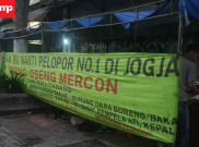 Rasakan Pedasnya Oseng-oseng Mercon Bu Narti