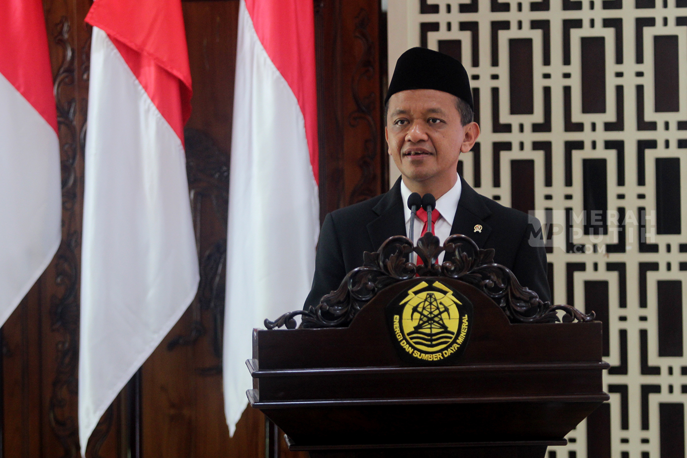 Menteri Energi dan Sumber Daya Mineral Bahlil Lahadalia memberikan pidato dalam acara Serah Terima Jabatan (Sertijab) Menteri ESDM di Gedung Kementerian (ESDM), Jakarta, Senin (19/8/2024).
