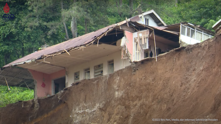 gempa cianjur anak-anak