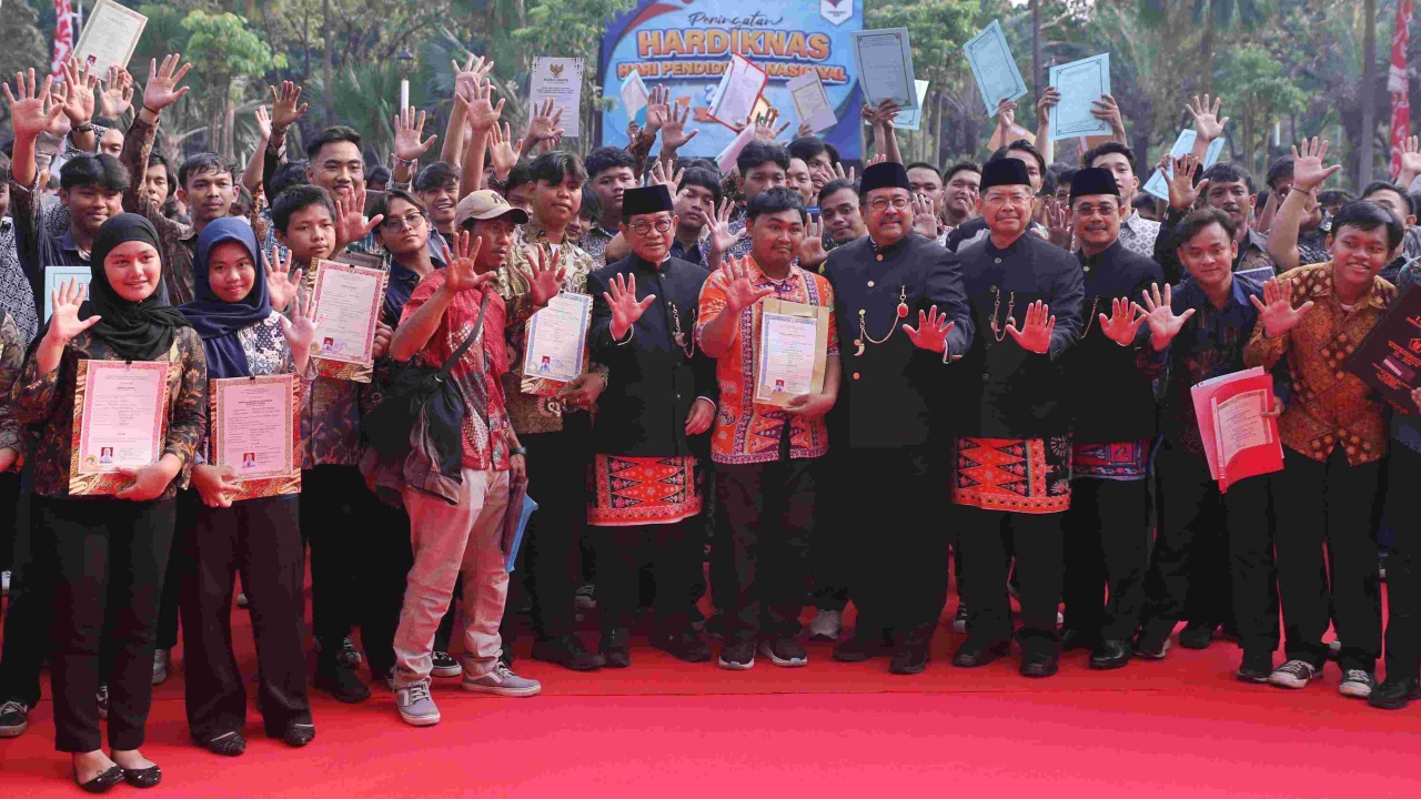 Pramono Telah Tebus 488 Ijazah Warga yang Tertahan di Sekolah 