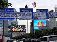 Jakarta Heboh Aksi Agustinus Tuntut Keadilan Panjat Tiang Jalan Dukuh Atas