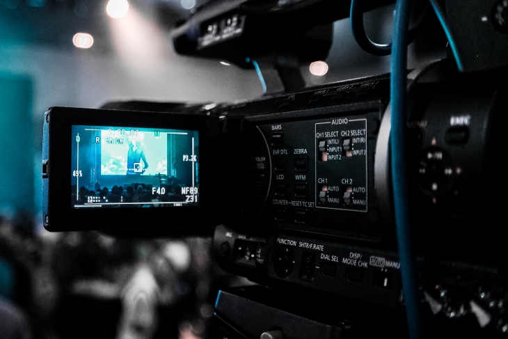 Satgas juga akan mengedukasi untuk menghargai para pembuat film. (Foto: Pexels/donald tong)