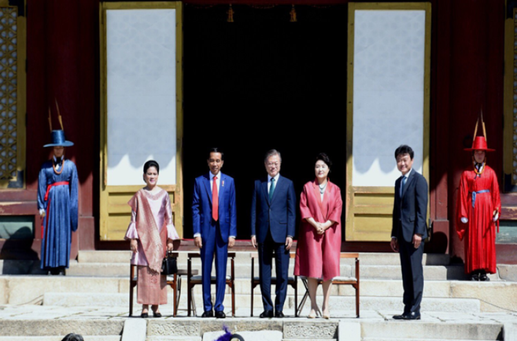 Presiden Jokowi dan Ibu Negara Disambut Seperti Raja Korea 