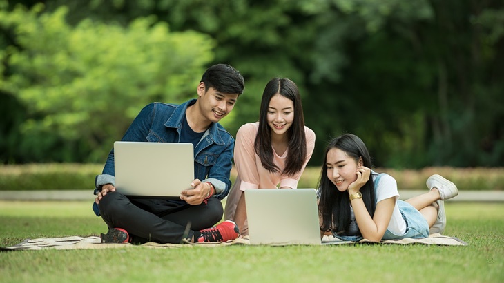 Sukses Berkarier dan Mengembangkan Diri Jadi Artis dan YouTuber