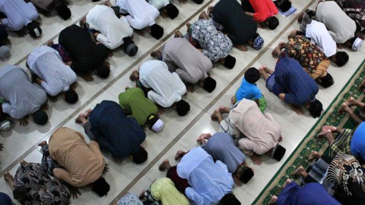 Salat Tarawih 'Ngebut', Bagaimana Hukumnya Dalam Al-Quran?