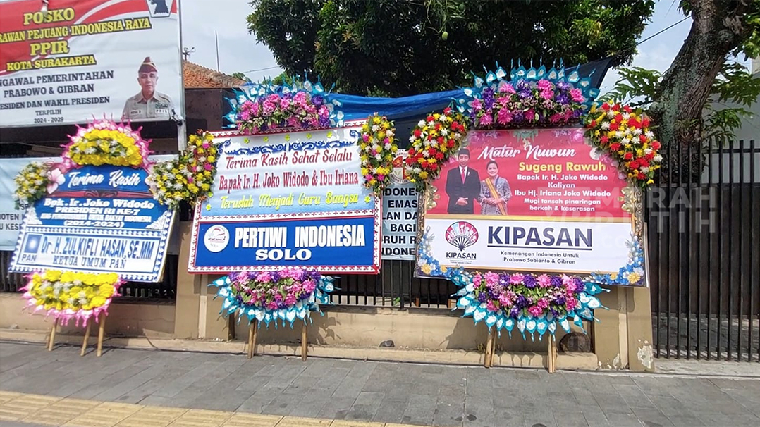 Sambut Kepulangan Jokowi ke Solo, Zulhas Kirim Karangan Bunga
