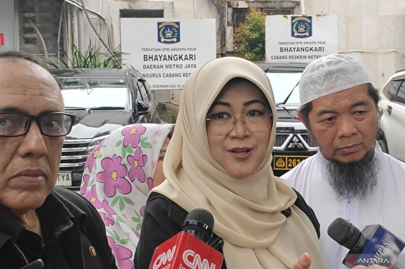 Diperiksa Hampir 1,5 Jam, Dokter Tifa Dicecar 68 Pertanyaan Soal Ijazah Palsu Jokowi