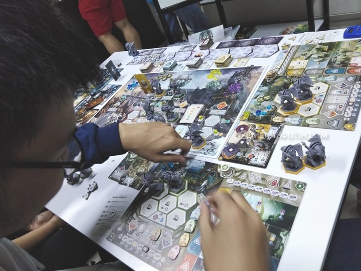 Invaders Board Game Station, Solusi Tempat Nongkrong Anti Mainstream