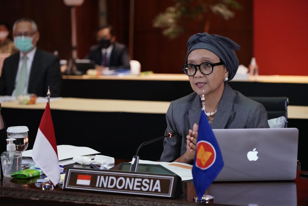 Menlu Retno