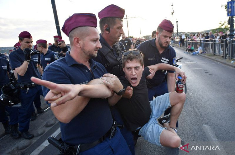 Hongaria Dilanda Unjuk Rasa Setelah Pemerintah Naikkan Pajak
