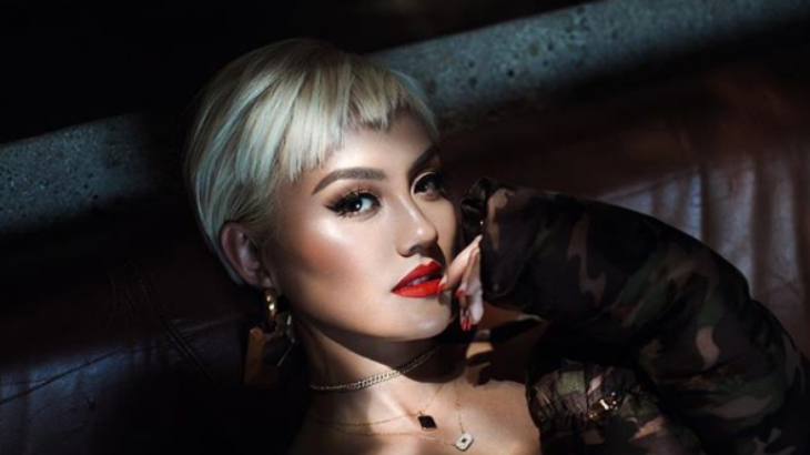 Dikatai Seperti Gembel Kurang Baju, Agnez Mo Ngamuk 