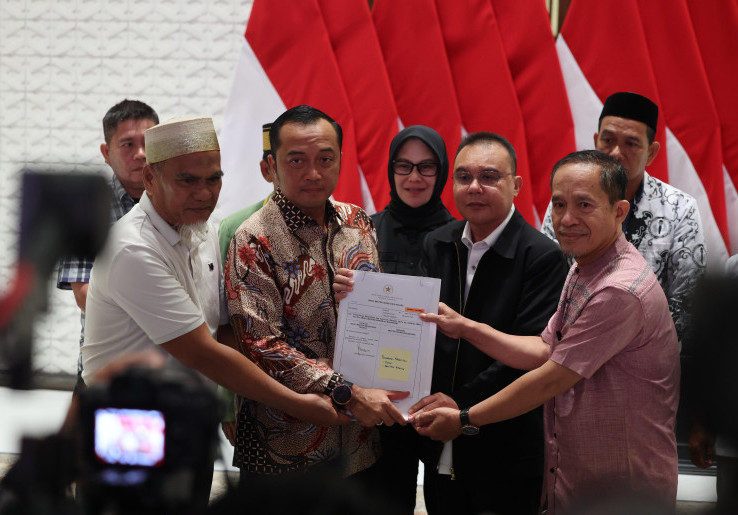 Prabowo Subianto Rehabilitasi Dua Guru Luwu Utara, Sinyal Kuat Negara Hadir Lindungi Guru Honorer dari Ketidakadilan