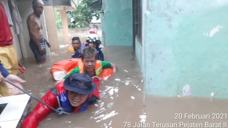 75 RW di Jakarta Tergenang Banjir akibat Hujan Deras Sejak Jumat Malam