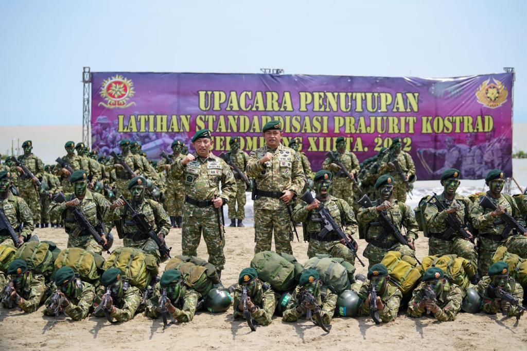 Kapolri Dikukuhkan Jadi Warga Kehormatan Kostrad