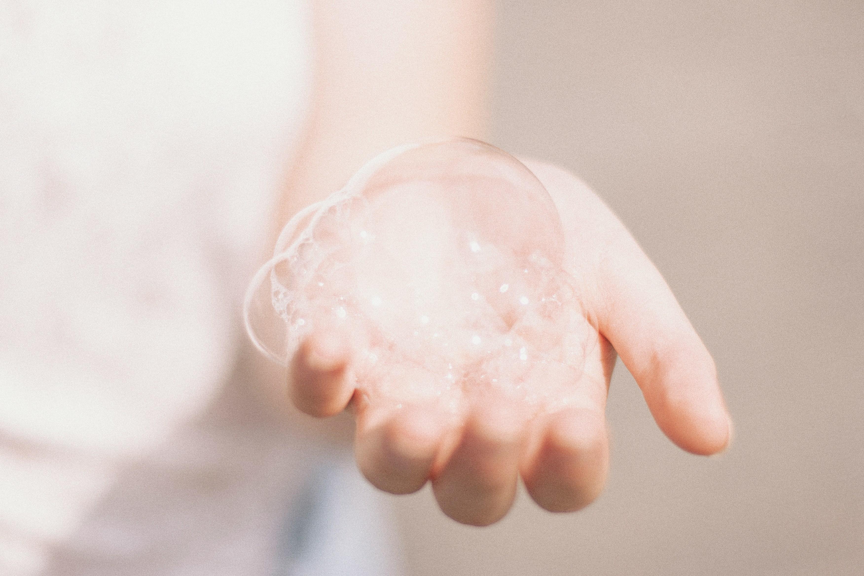 Cuci Muka Satu Kali Tak Cukup, Terapkan Double Cleansing