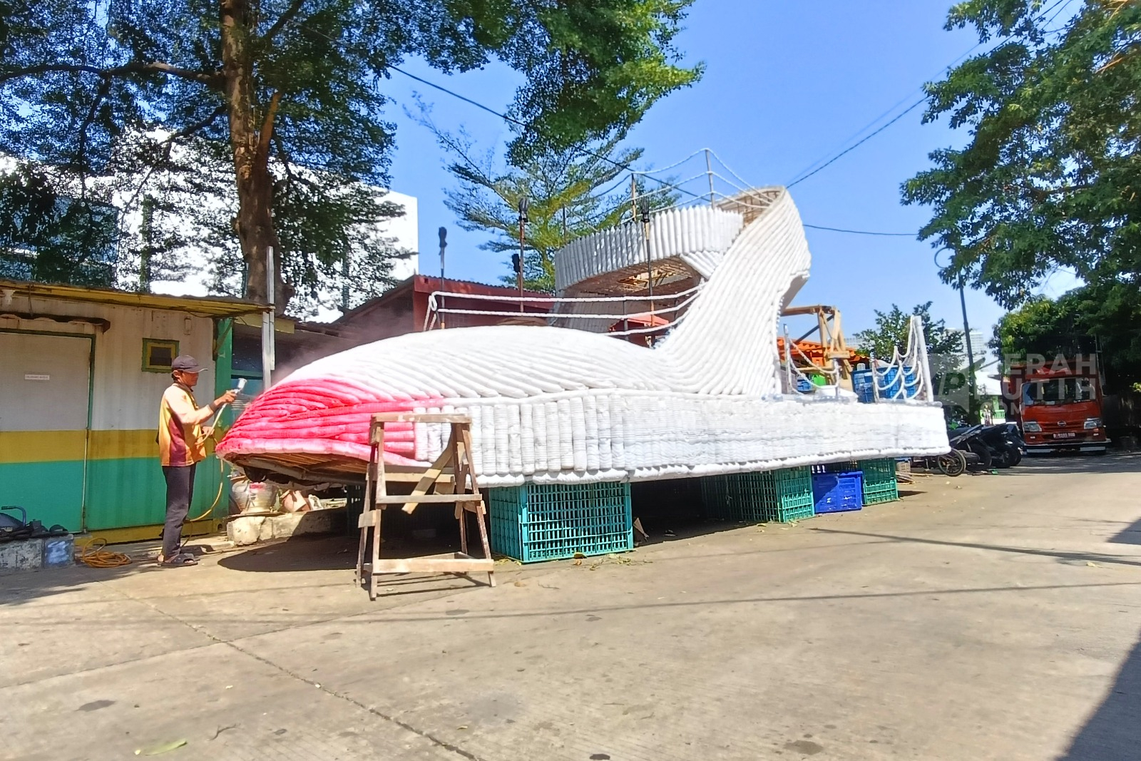Perahu Daur Ulang Limbah Botol Plastik Siap Berlaga di Festival Ciliwung Jakarta