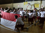 Rayakan Hari Jadi, Staf Celebrity Fitness Teras Kota Pakai Seragam Sekolah