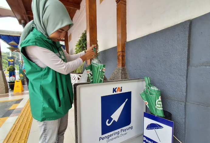 KAI Targetkan 58 Stasiun di Jawa-Sumatra Dilengkapi Fasilitas Pengiring Payung