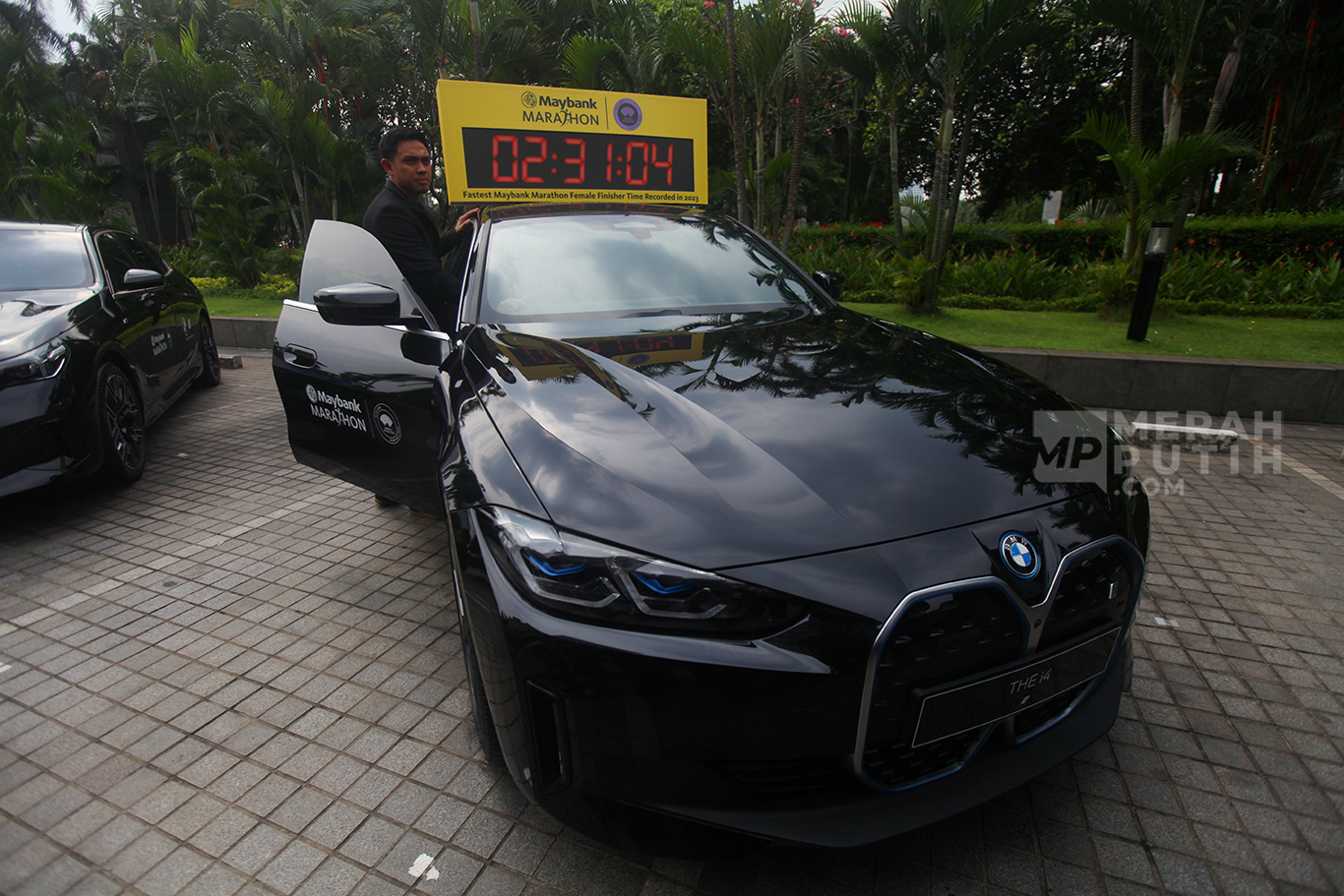 Mobil Listrik Premium BMW Jadi Sustainable Mobility Partner Maybank Marathon 2025 