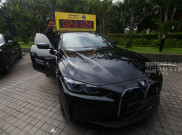 Mobil Listrik Premium BMW Jadi Sustainable Mobility Partner Maybank Marathon 2025 