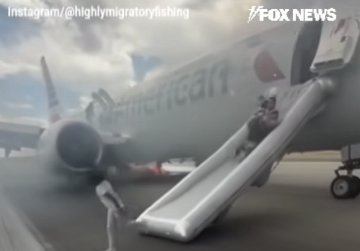 American Airlines Kebakaran Sebelum Lepas Landas di Bandara Denver, Penumpang Panik hingga ‘Meluncur’ dari Pesawat