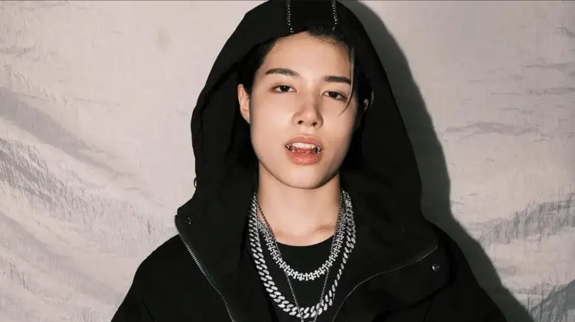 Lirik Lagu 'Good Girls' Louis LNGSHOT yang Dominasi Chart Global, Angkat Kisah Jatuh Cinta