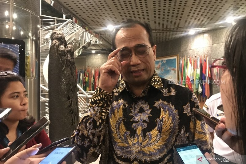 Menteri Perhubungan Budi Karya Sumadi (dua kanan)) saat meninjau terowongan proyek kereta cepat Jakarta-Bandung, di Purwakarta, Munggu (23/2/2020). ANTARA/Ahmad Wijaya/pri.