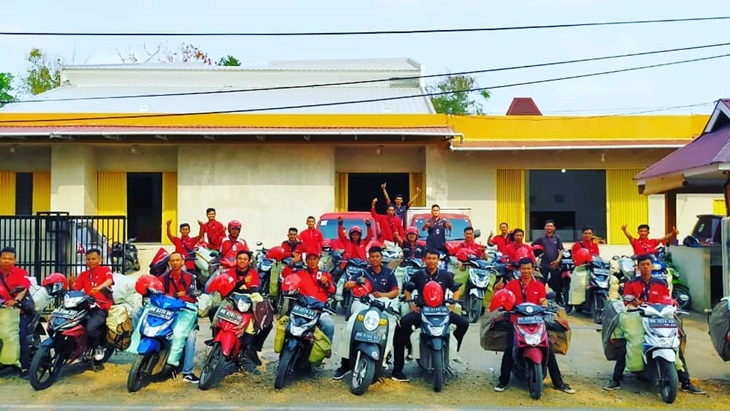 Kurir Paket Multivendor, Si Gila Kerja