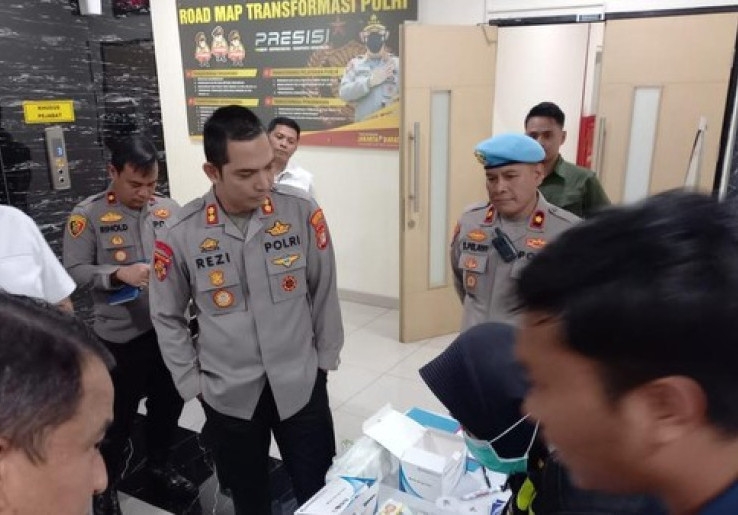 Puluhan Polisi di Polres Jakbar Jalani Tes Urine Dadakan, Cari Pengguna Narkoba