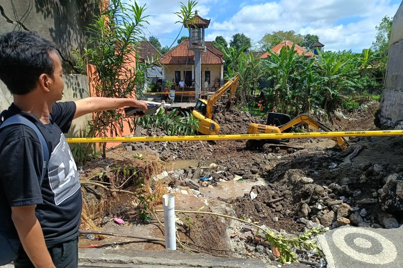 Satu Keluarga Korban Banjir Bali Diduga Terjebak Reruntuhan Rumah, SAR Terjunkan 2 Ekskavator