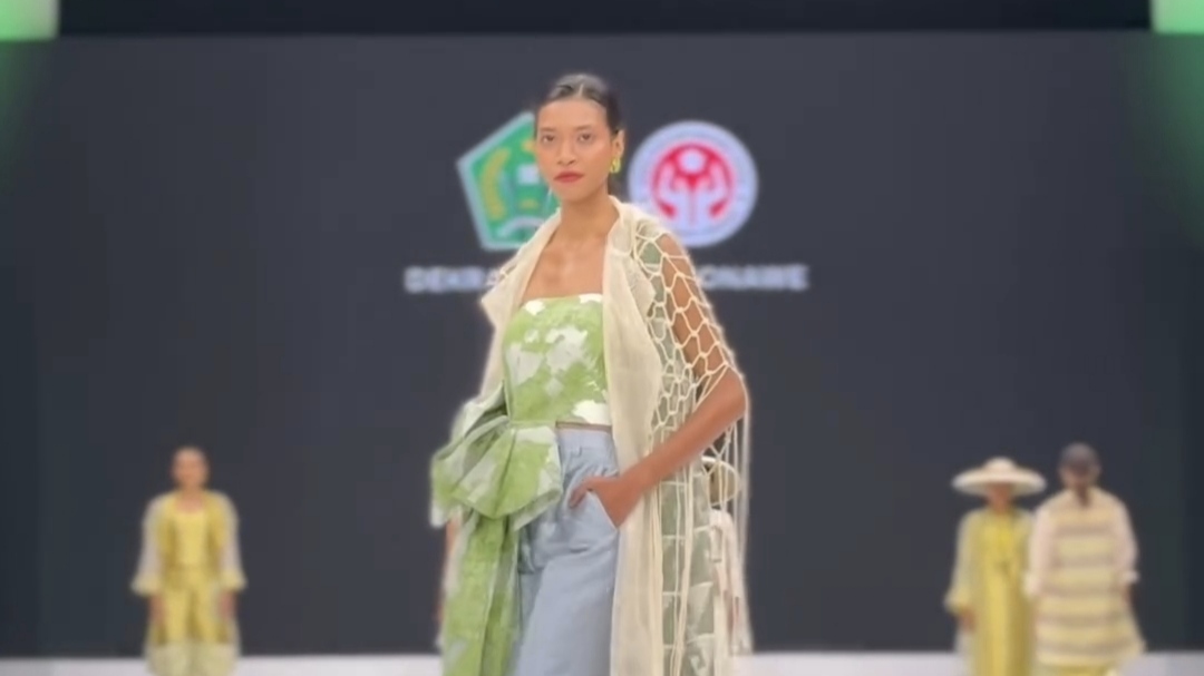 Indahnya Songket Minangkabau Karya Desainer Emi Arlin