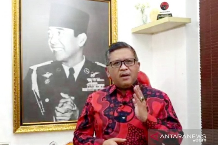 Sekjen DPP PDI Perjuangan Hasto Kristiyanto saat memberikan sambutan di sela-sela Pagelaran Wayang Kulit secara virtual dalam rangka memperingati Hari Sumpah Pemuda, di Jakarta, Selasa malam (27/10/2020). (ANTARA/HO-PDIP)