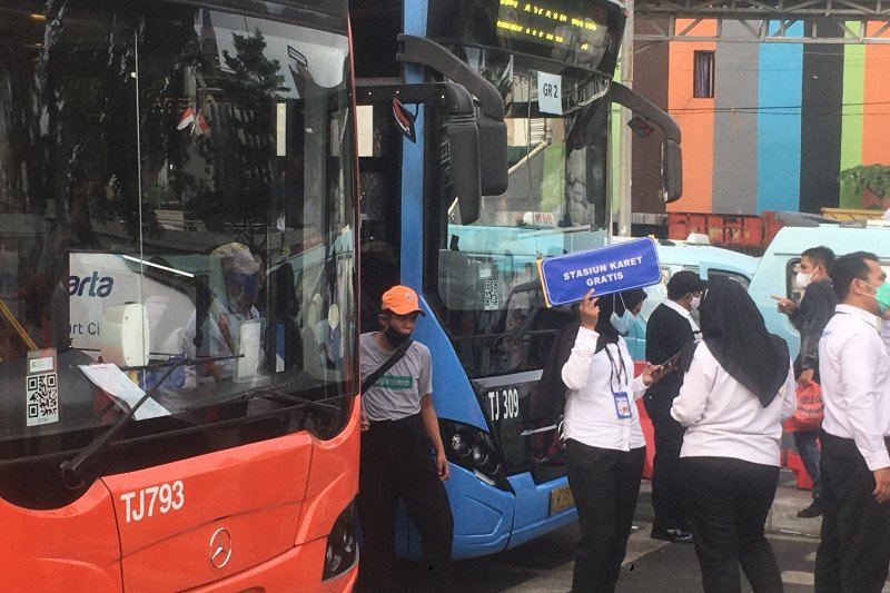 KRL tidak Berhenti di Stasiun Tanah Abang, Pemprov DKI Siapkan Bus TransJakarta Gratis