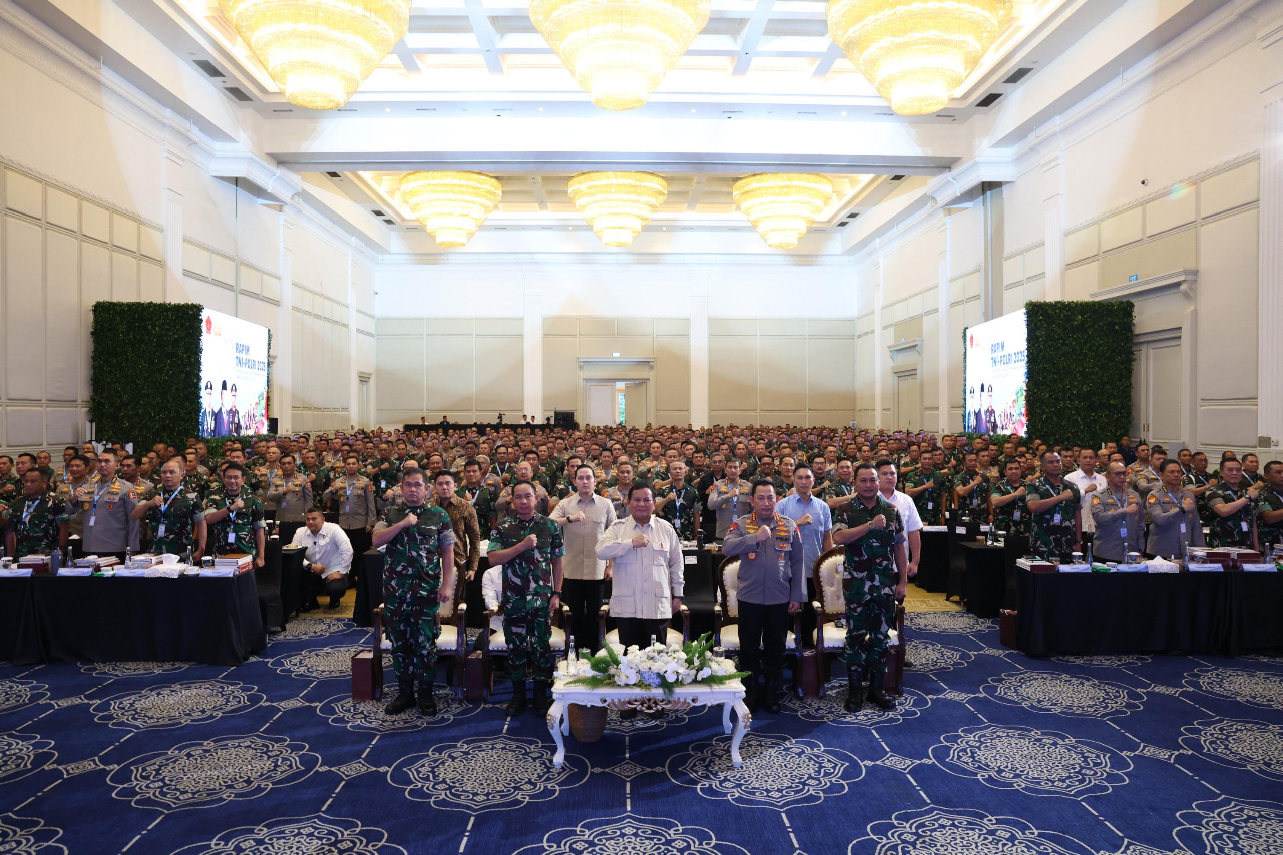 Prabowo Ingatkan Pimpinan TNI-Polri: Rakyat Menuntut Dedikasi yang Tinggi