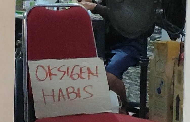 Cerita Warga Surabaya Sehari 3 Kali Antre Buat Isi Tabung Oksigen