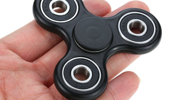 Bosan? Main Fidget Spinner Saja!