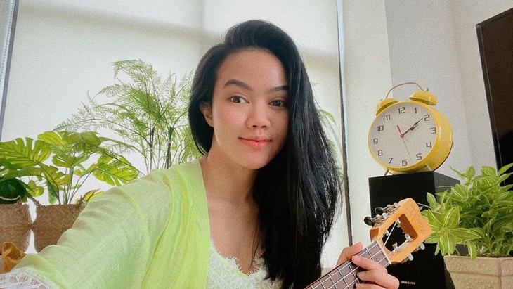 Menulis Lagu Jadi Cara Hilangkan Stres ala Yura Yunita