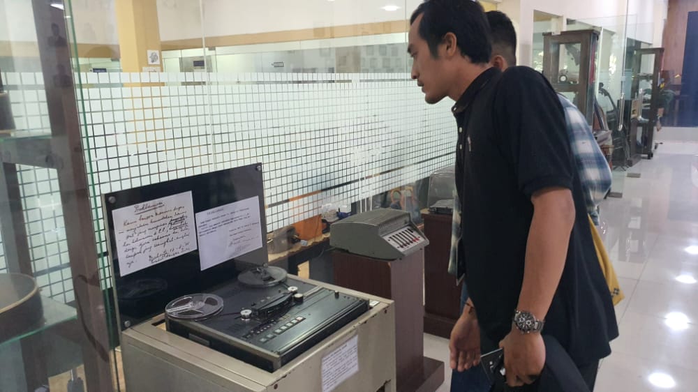 Hari Radio, Mengenal Perjuangan RRI dari Piringan Hitam hingga Era Digital