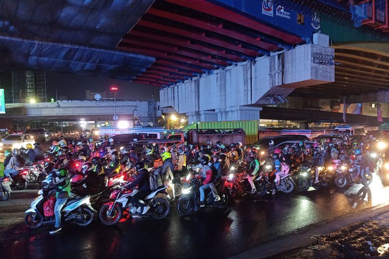 Komisi VII Minta Pertamina Siagakan Persediaan Pertalite di Jalur Mudik