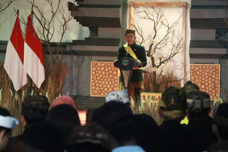 Menteri Kebudayaan Jadi Sesepuh Tengger: Menguak Kekuatan Adat di Kaki Gunung Bromo