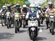 Kendarai Sepeda Motor, Gubernur Khofifah Pimpin Rombongan Forkopimda Pantau Gereja