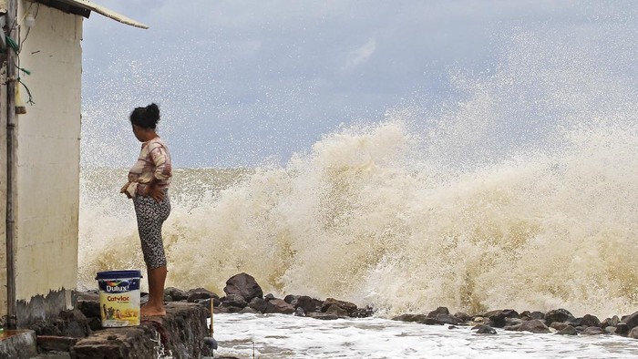 Warga Jakarta Diminta Waspada Banjir Rob