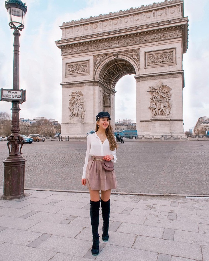 Pemandangan Arc De Triomphe. (Foto: instagram.com/lenajosefineb)