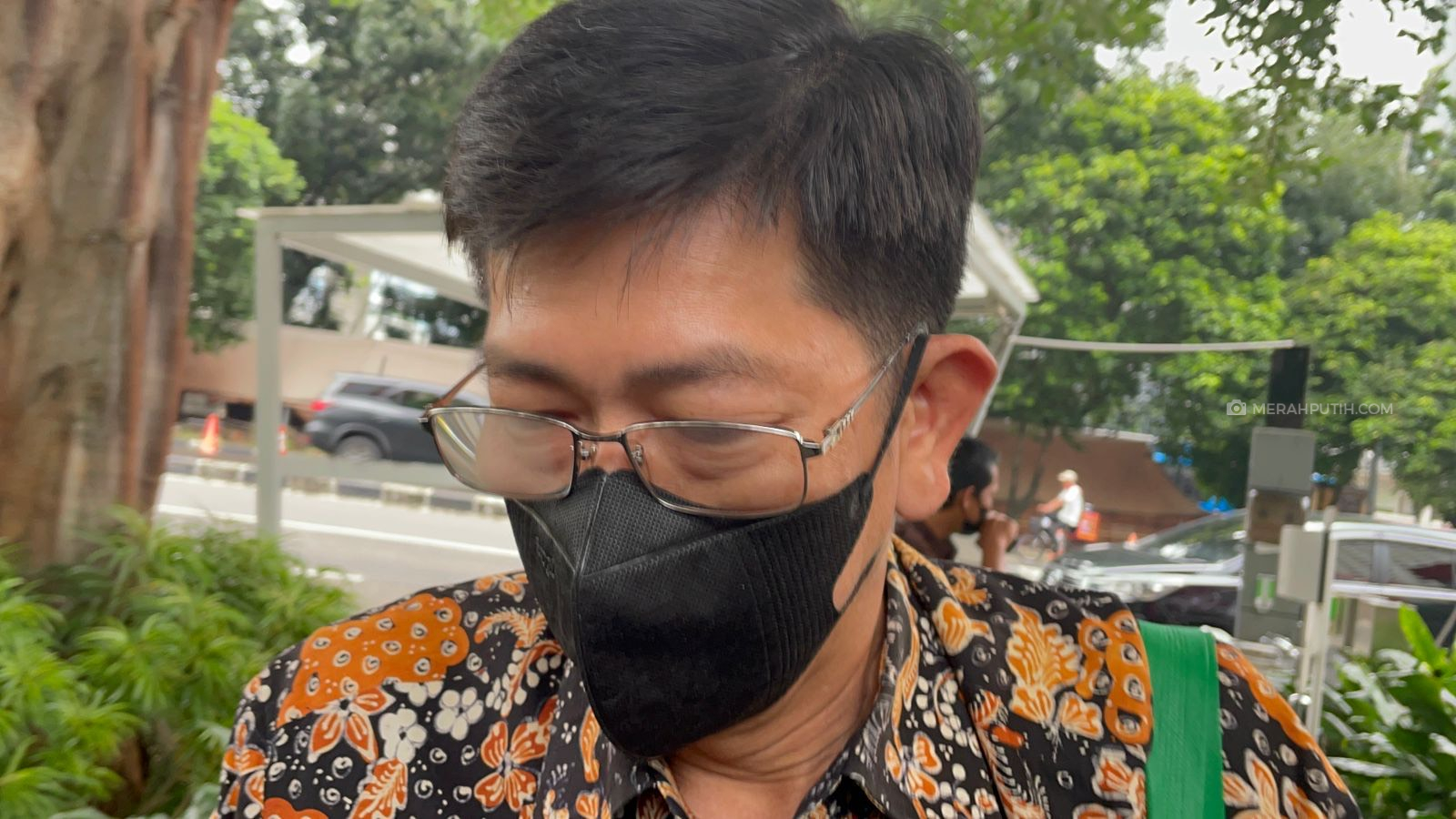 Kepala Pajak Jaktim Wahono Saputro Bungkam Saat Tiba di Gedung KPK