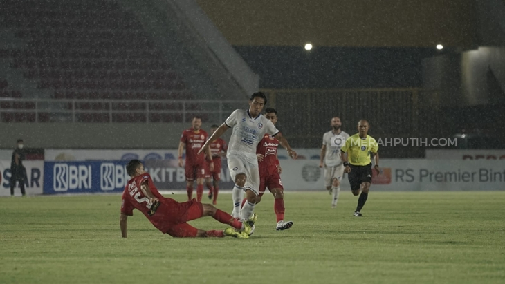 Pertandingan BRI Liga 1 antara Persija Jakarta Vs Arema Malang di Stadion Manahan Solo. (MP/Ismail)