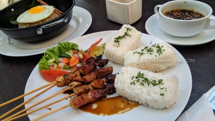 Merayakan Natal dan Tahun Baru Sambil Menikmati Sajian di Cirebon